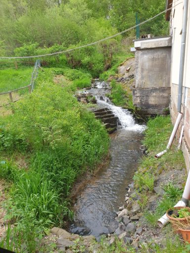 Wasserfall am Wohnmobilstellplatz